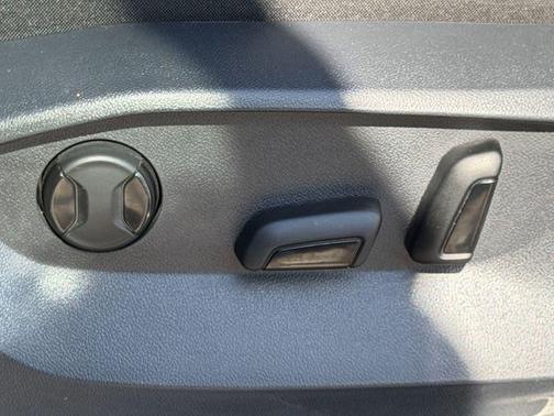 Pyrite Silver Metallic 2022 Volkswagen Tiguan 2.0T SE R-Line Black