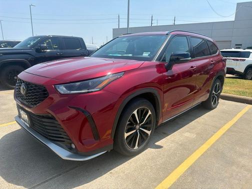 Ruby Flare Pearl 2022 Toyota Highlander XSE