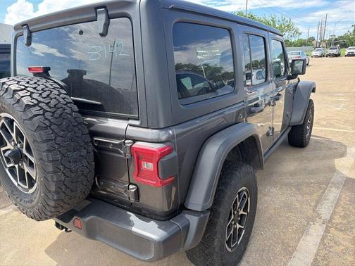 Granite Crystal Metallic Clearcoat 2025 Jeep Wrangler Rubicon