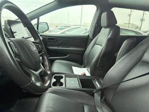 Crystal Black Pearl 2025 Honda Odyssey Sport-L