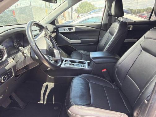 Black Metallic 2023 Ford Explorer Limited