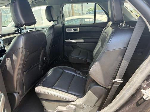 Black Metallic 2023 Ford Explorer Limited