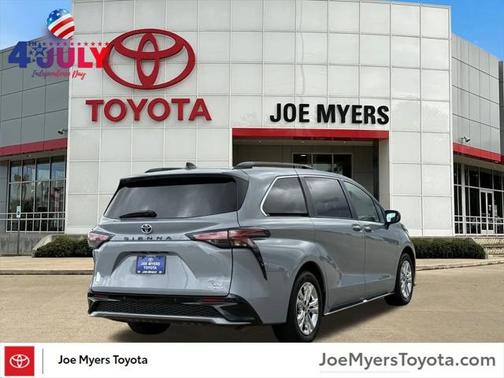 2023 Toyota Sienna XSE 7 Passenger