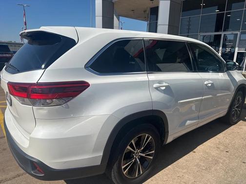 2018 Toyota Highlander LE I4