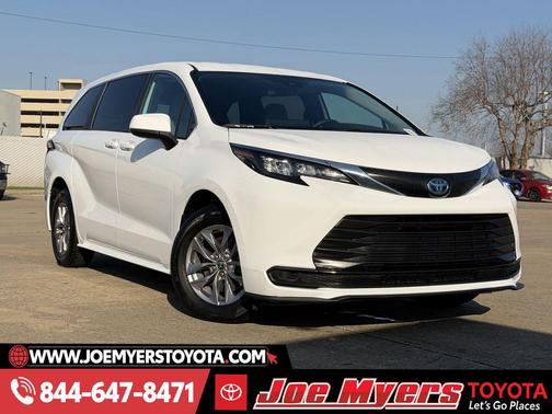 2025 Toyota Sienna LE
