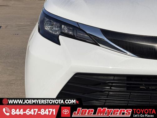 2025 Toyota Sienna LE