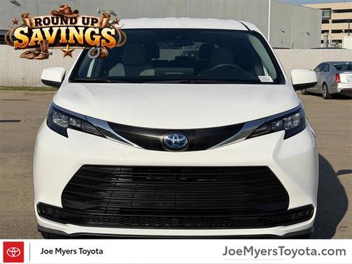 2025 Toyota Sienna LE