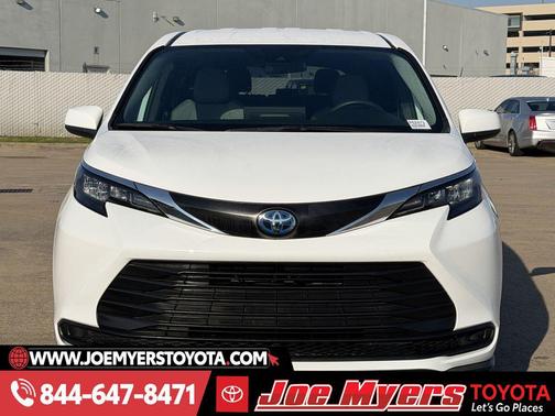 2025 Toyota Sienna LE