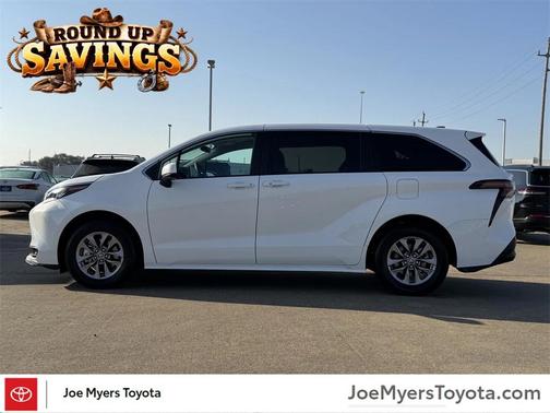 2025 Toyota Sienna LE