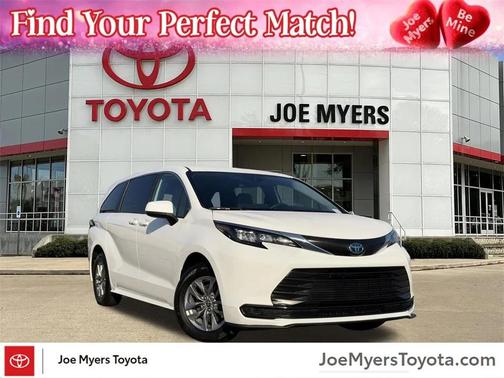 2025 Toyota Sienna LE