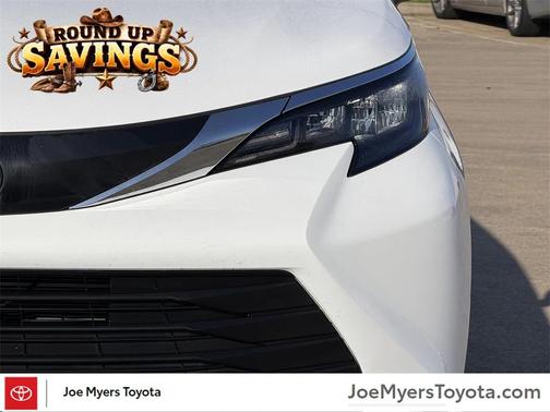 2025 Toyota Sienna LE