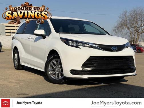 2025 Toyota Sienna LE