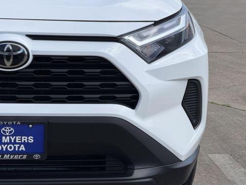 Ice 2024 Toyota RAV4 XLE