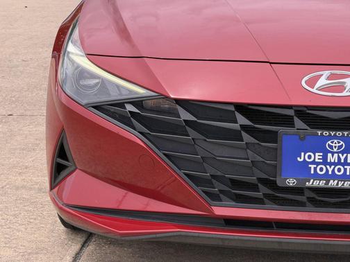 Fluid Metal 2023 Hyundai ELANTRA SEL