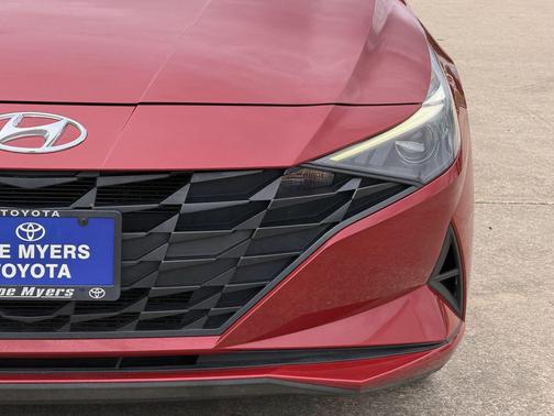 Fluid Metal 2023 Hyundai ELANTRA SEL
