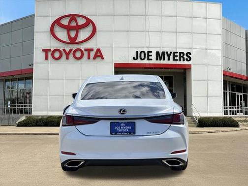 2022 Lexus ES 350 Base