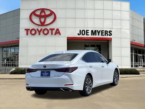 2022 Lexus ES 350 Base