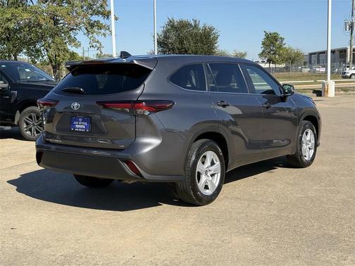 2024 Toyota Highlander LE