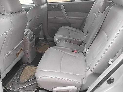 2011 Toyota Highlander SE