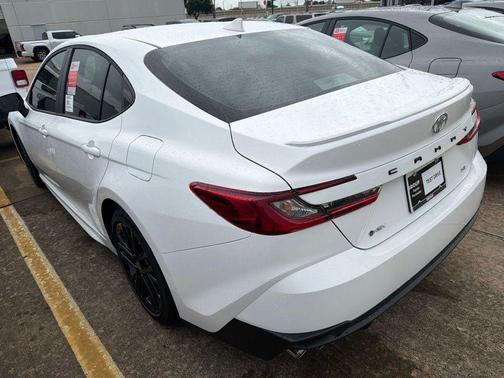 Ice Cap 2026 Toyota Camry SE