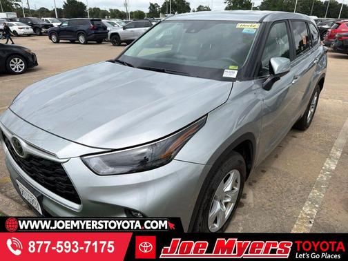 Celestial Silver Metallic 2025 Toyota Highlander LE