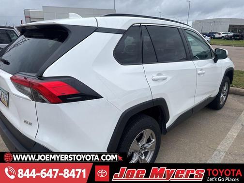 Ice Cap 2025 Toyota RAV4 XLE