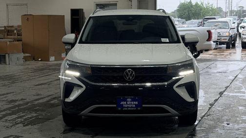 White 2024 Volkswagen Taos 1.5T SE