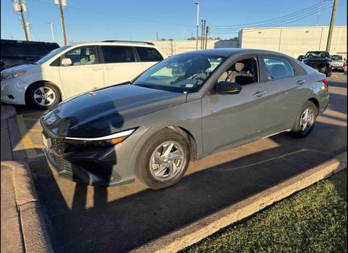 2024 Hyundai ELANTRA SE
