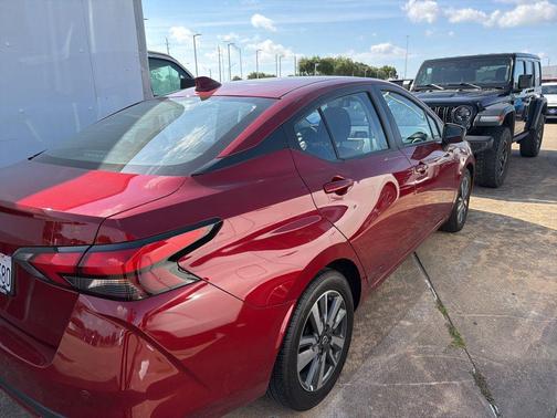 Scarlet 2025 Nissan Versa 1.6 SV