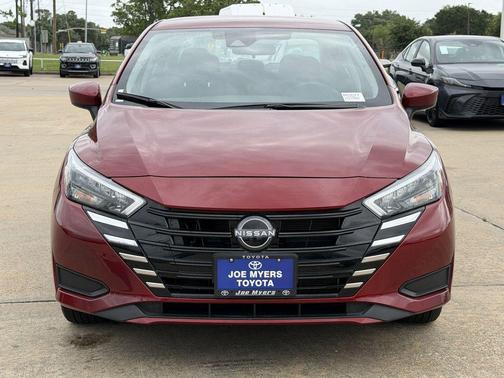 Scarlet 2025 Nissan Versa 1.6 SV