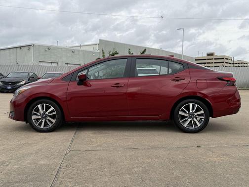 Scarlet 2025 Nissan Versa 1.6 SV