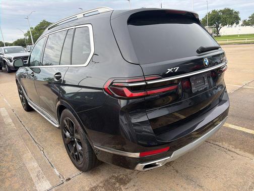 Black Sapphire Metallic 2025 BMW X7 xDrive40i