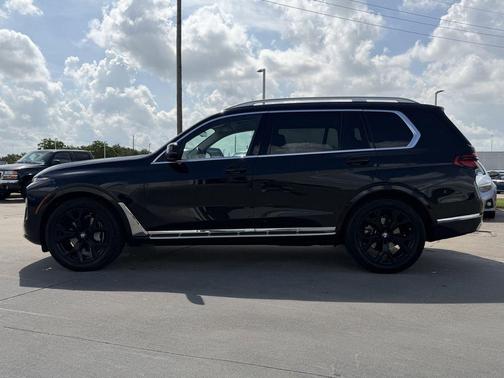 Black Sapphire Metallic 2025 BMW X7 xDrive40i