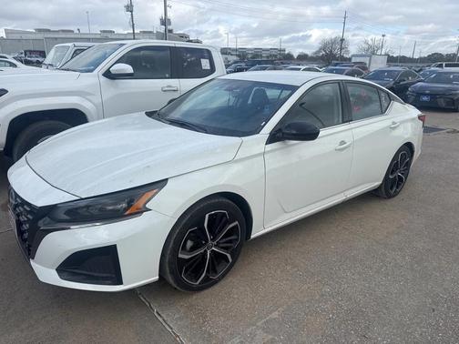 2025 Nissan Altima SR FWD