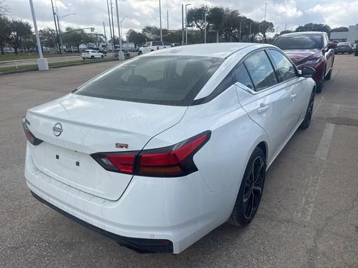 2025 Nissan Altima SR FWD