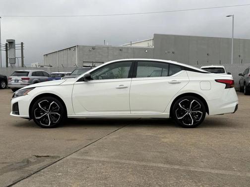 2025 Nissan Altima SR FWD