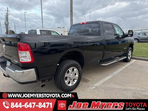 Diamond Black Crystal Pearlcoat 2024 RAM 3500 Big Horn Crew Cab 4x4 8' Box