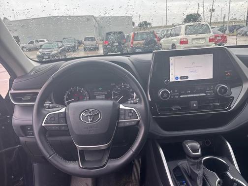 2025 Toyota Highlander LE