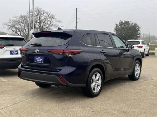 2025 Toyota Highlander LE