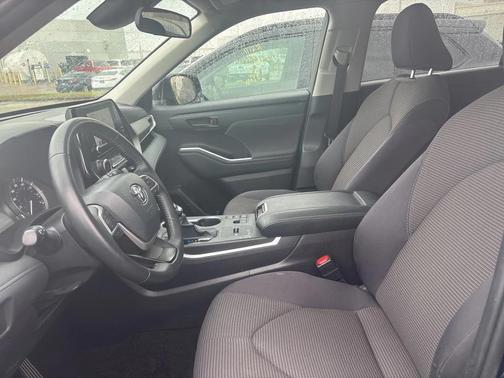 2025 Toyota Highlander LE