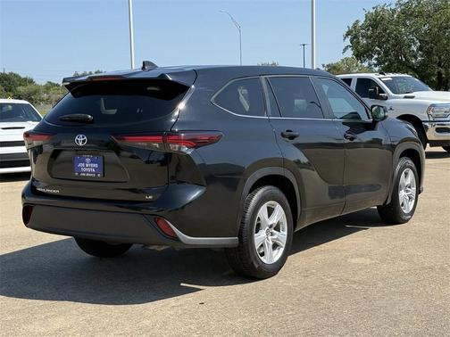 2024 Toyota Highlander LE