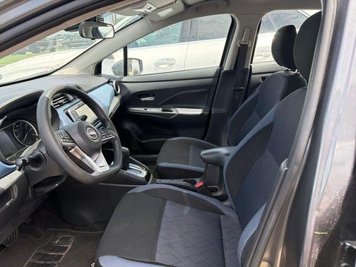 Gun Metallic 2025 Nissan Versa 1.6 SV