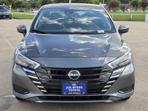 Gun Metallic 2025 Nissan Versa 1.6 SV