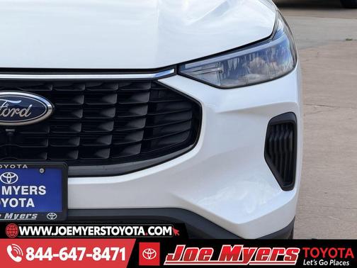 Star White Metallic Tri-Coat 2023 Ford Escape Active