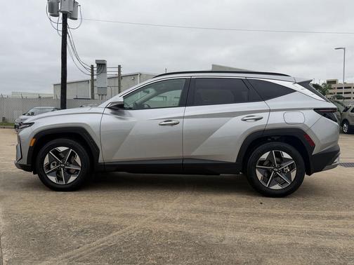 Shimmering Silver 2026 Hyundai TUCSON SEL Premium
