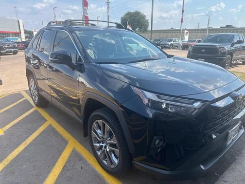 2022 Toyota RAV4 XLE Premium