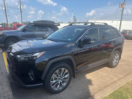 2022 Toyota RAV4 XLE Premium