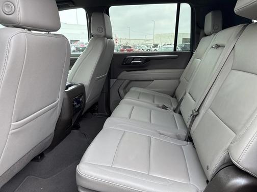 2025 Chevrolet Suburban LT