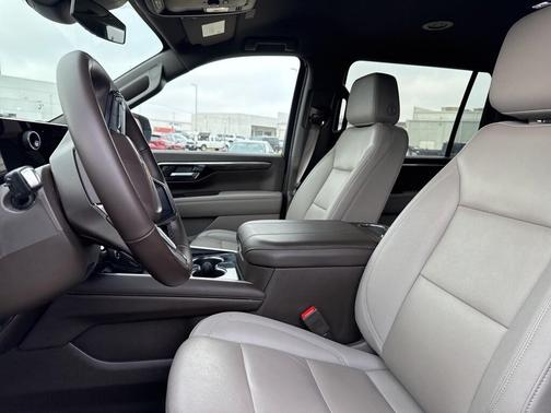 2025 Chevrolet Suburban LT