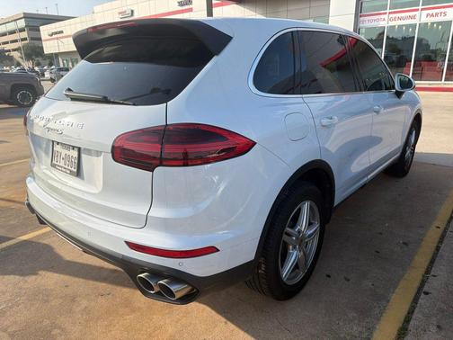 Carrara White Metallic 2018 Porsche Cayenne S